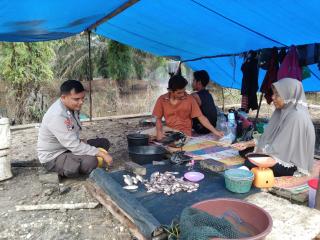 Giat Cooling System, Bhabinkamtibmas Desa Buluh Cina Polsek Siak Hulu Imbau Pemilu Damai 2024